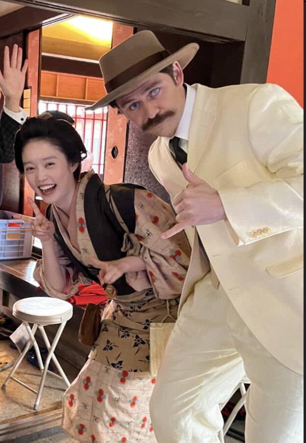 高石あかりとトミー・バストウ